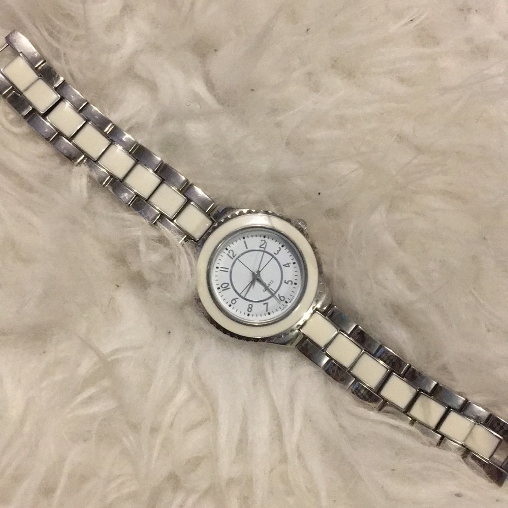 QUARTZ Japan Watch